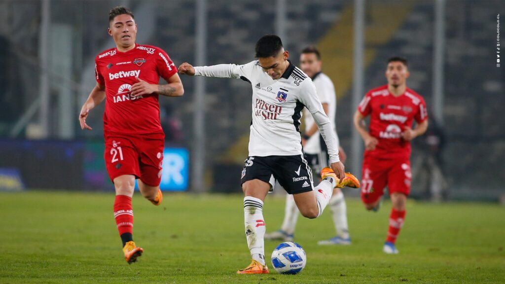 Joan Cruz jugando por Colo-Colo ante Ñublense - colocolo.cl