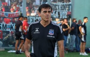 Gustavo Quinteros apunta a un titular de Colo Colo y podría quitárselo a Fernando Ortiz