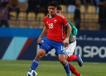 Ex DT de la U lamenta ausencia de Damián Pizarro en La Roja: “Chile pierde un jugador distinto”