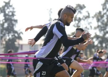 Arturo Vidal promete revancha tras perderse los clásicos por suspensión.