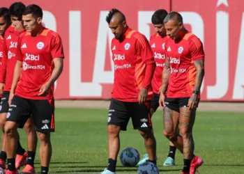 Los albos que asoman para ser titulares en el partido de Chile contra Paraguay
