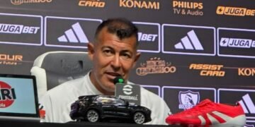 Ex DT de La Roja lanza dura crítica a Jorge Almirón por el mal momento de Colo Colo