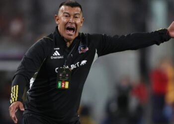 Almirón mueve el tablero: Sorpresa en la formación de Colo Colo