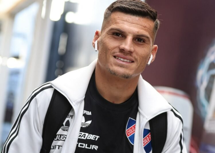 Lucas Cepeda reconoció que tiene ofertas para dejar Colo Colo en este mercado de pases.