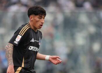 Hinchas de Colo Colo explotan contra Jorge Almirón por marginar a Marchant de la citación