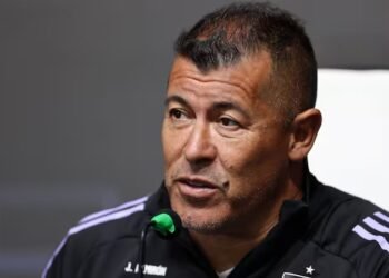 Jorge Almirón lanza dura crítica contra la cancha de San Fernando
