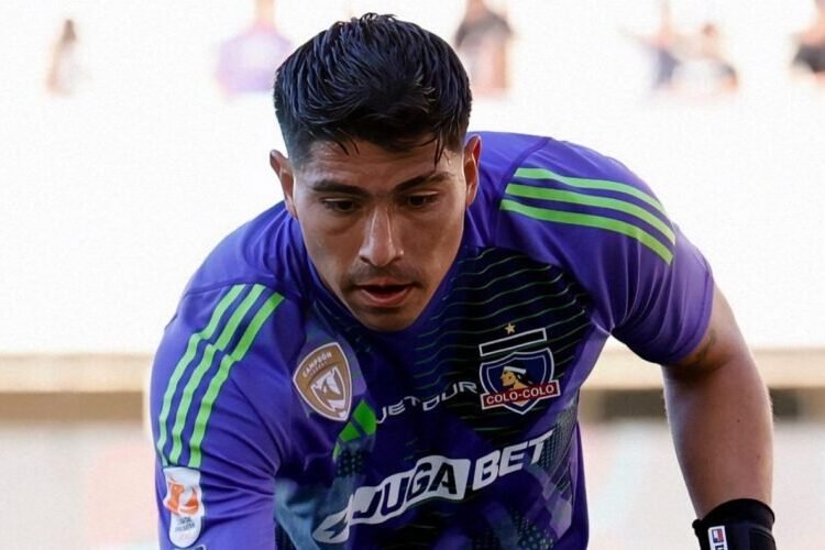 Brayan Cortés durante un partido con Colo Colo, previo a su accidente vehicular