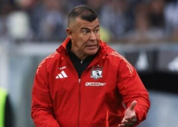 Jorge Almirón explota contra el arbitraje y acusa ayuda a la U