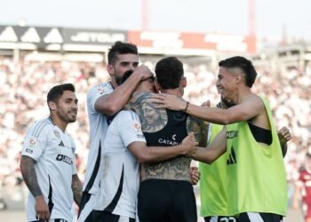 Jorge Almirón define la formación titular para enfrentar a Everton