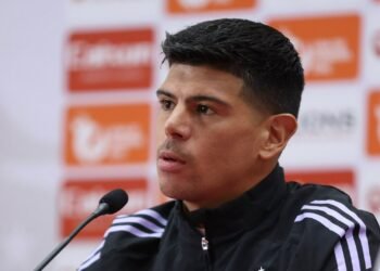 Esteban Pavez recibe ola de críticas en conferencia de prensa