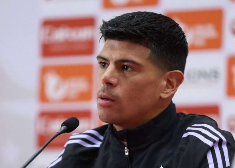 Esteban Pavez recibe ola de críticas en conferencia de prensa