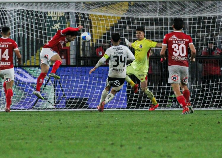 La madurez de Eduardo Villanueva tras debutar en Colo Colo: la promesa del arco albo