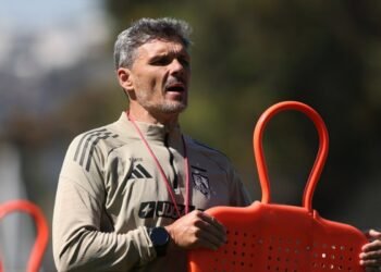 Grave acusación contra Fernando Ortiz: ¿Quién manda en el camarín de Colo Colo?