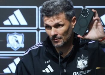 Fernando Ortiz toma una drástica decisión y desvincula a un miembro de su cuerpo técnico en Colo Colo