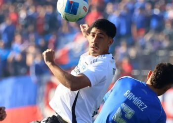 Defienden con todo a Salomón Rodríguez: "tiene un juego aéreo espectacular"