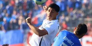 Defienden con todo a Salomón Rodríguez: "tiene un juego aéreo espectacular"