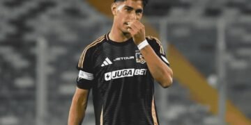 Salomón Rodríguez busca su salida de Colo-Colo
