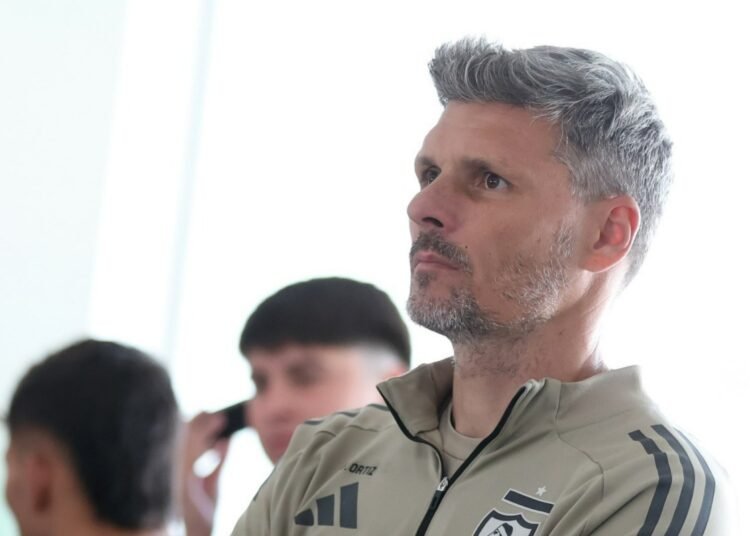 En Colo Colo ya comienzan a definir el futuro de Fernando Ortiz para la próxima temporada