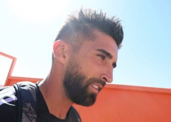 Hinchas de Colo Colo piden la salida de Emiliano Amor