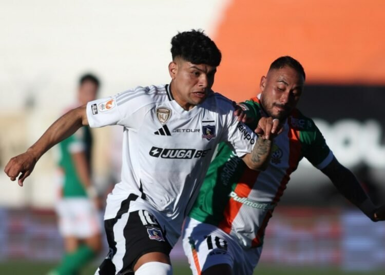 Hinchas de Colo Colo pierden la paciencia con Claudio Aquino tras su bajo rendimiento