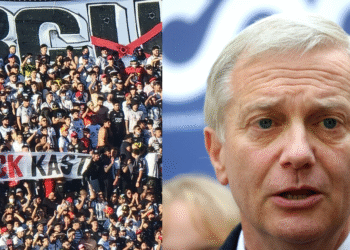 Barristas de Colo Colo protagonizan protesta contra el candidato Kast en pleno partido