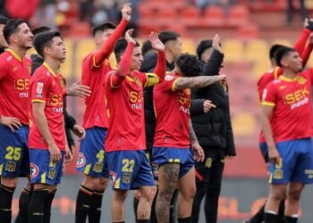 Ex jugador de Unión Española se agarra con hinchas de Colo Colo tras descenso: “Les dolió a las z…”