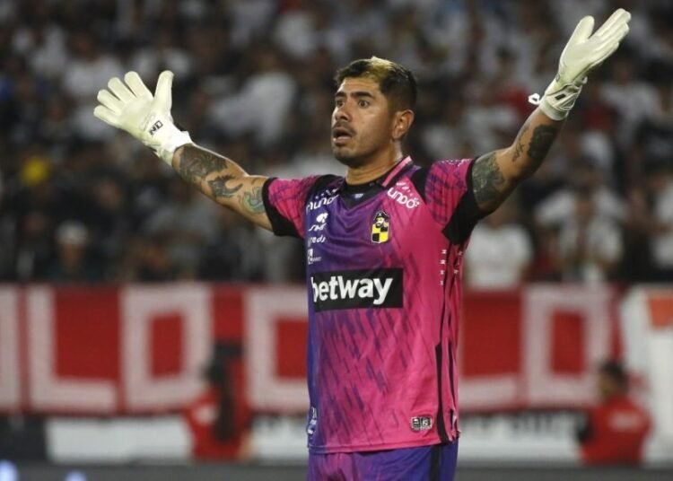 Ex arquero de Colo Colo propone a Diego “Mono” Sánchez como refuerzo para el Cacique