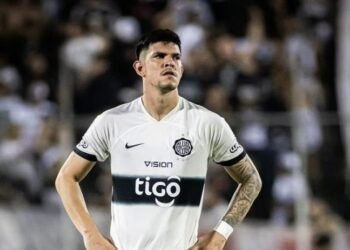 Revelan avanzadas conversaciones de Colo Colo para fichar a defensor paraguayo