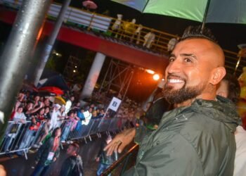 Arturo Vidal pasa sus vacaciones en Colombia y lo piden para América de Cali