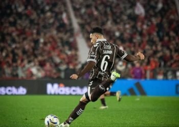 Colo Colo busca al reemplazante de Alan Saldivia y ya analiza opciones en el mercado