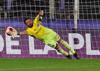 Blanco y Negro le responde a Fernando Ortiz tras pedir un nuevo arquero en Colo Colo