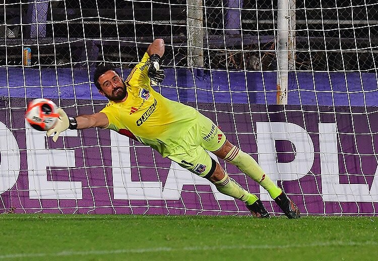 Blanco y Negro le responde a Fernando Ortiz tras pedir un nuevo arquero en Colo Colo