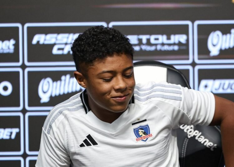 Jugador firmó contrato con Colo Colo con solo 14 años