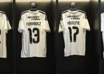 Podría ser titular: el jugador de Colo Colo que tiene sorprendido a Fernando Ortiz