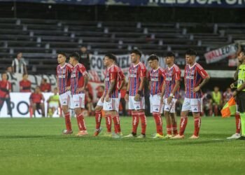 Colo Colo mueve piezas en Montevideo y cae en duelo a puertas cerradas