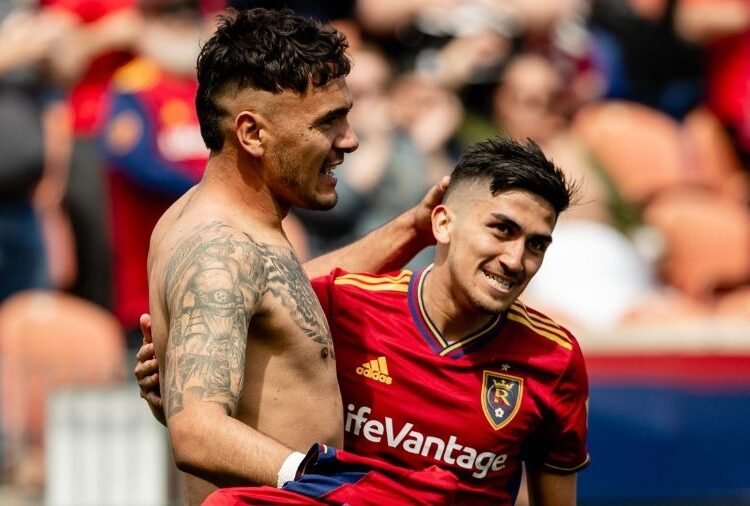 Jugó contra Lionel Messi: Colo Colo tendría listo a su sexto refuerzo para la temporada 2026