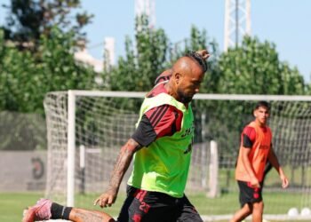 Arturo Vidal se defiende de las críticas de los hinchas y envía claro mensaje en Colo Colo
