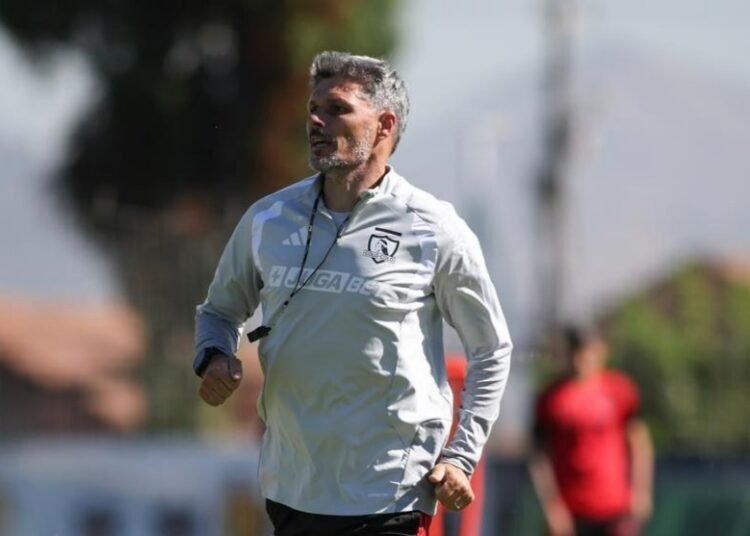 Fernando Ortiz prepara cambios en Colo Colo para enfrentar a Unión La Calera