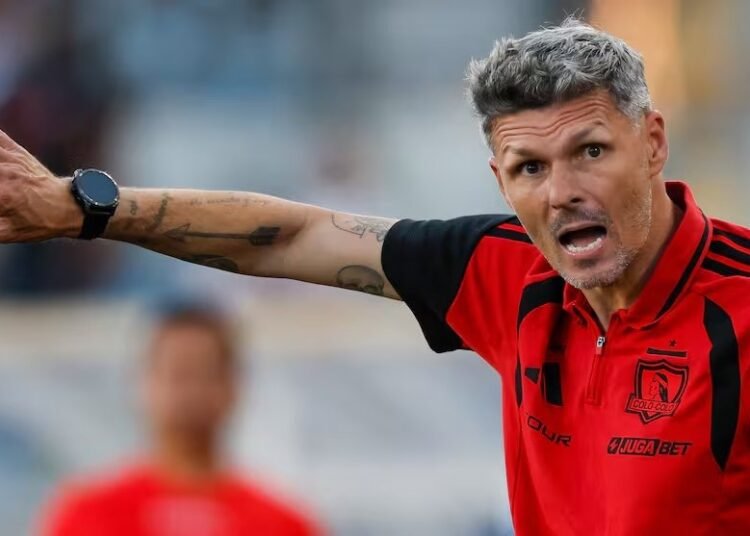 Fernando Ortiz enfrentará su primer Superclásico con Colo Colo en el Estadio Monumental