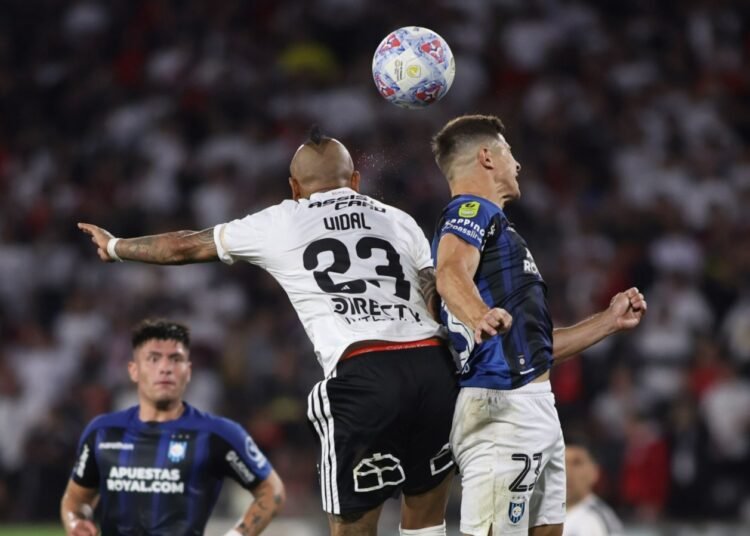 Hinchas de Colo Colo alucinan con el partidazo de Arturo Vidal ante Huachipato
