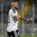Enemigo de Arturo Vidal lo critica en Colo Colo: “$114 millones se los lleva un solo jugador”