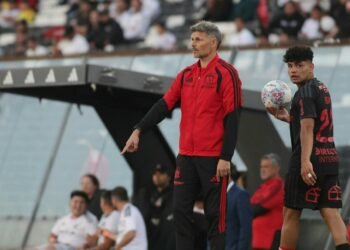 Fernando Ortiz defiende el juego de Colo Colo y asegura estar tranquilo pese a las críticas