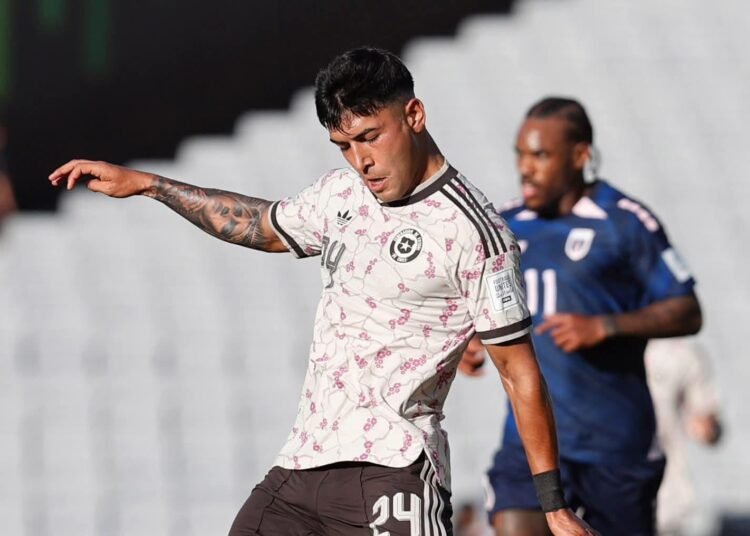 «Es grande, fuerte y rápido»: Los halagos de Arturo Vidal a Diego Ulloa tras su debut en la selección