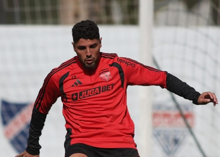 Fernando Ortiz recibe dura noticia en Colo Colo antes del partido ante Huachipato