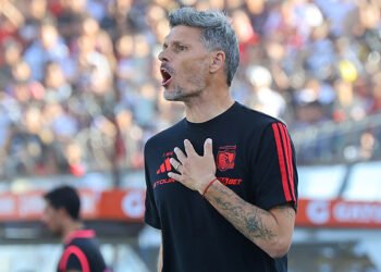 Fernando Ortiz cuestiona el arbitraje tras la caída de Colo-Colo ante la U