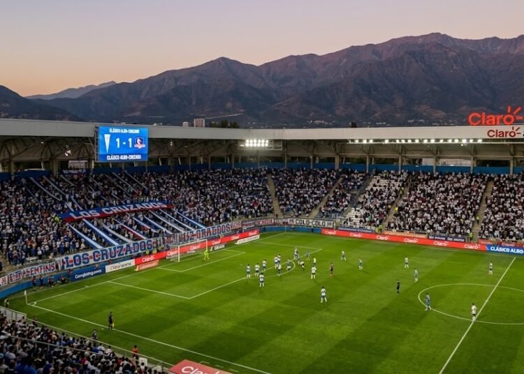 Lista la programación para la visita de Colo Colo al Claro Arena