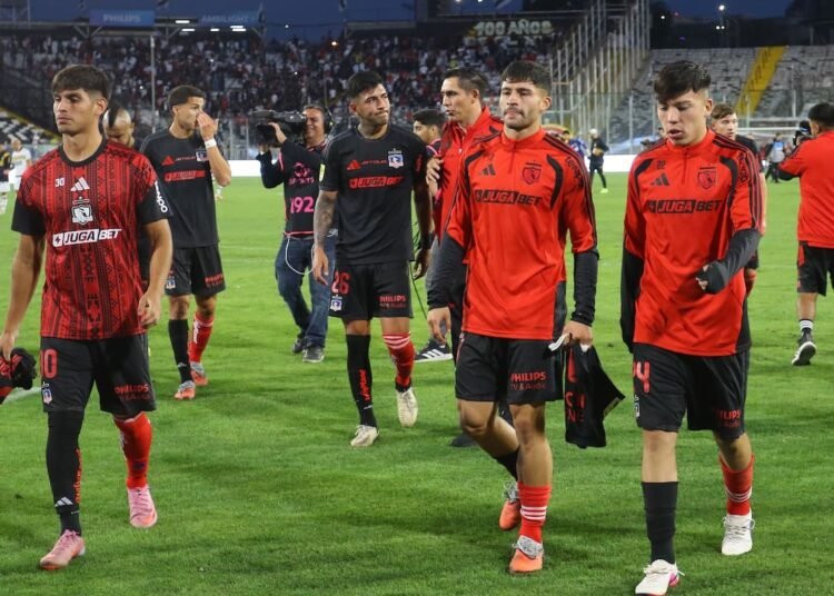 Histórico de Colo Colo apunta el gran problema del equipo de Fernando Ortiz