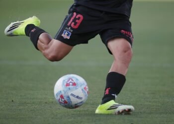 Carlos Caszely sorprende y elige al nueve titular de Colo Colo