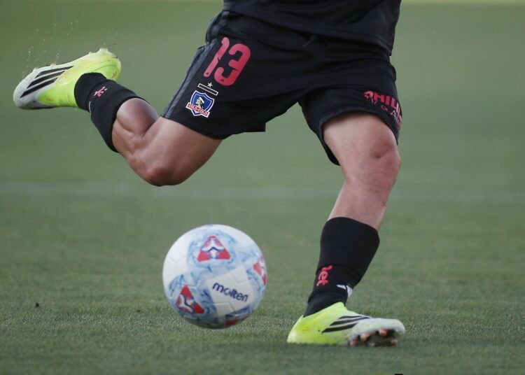 Carlos Caszely sorprende y elige al nueve titular de Colo Colo