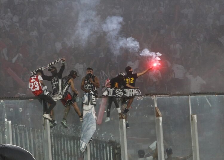 Carabineros incauta cientos de fuegos artificiales en el Estadio Monumental previo a partido de Colo Colo